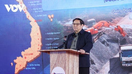 Thủ tướng phát lệnh khởi công đồng loạt 12 dự án đường bộ cao tốc Bắc - Nam