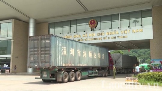 Hàng xuất khẩu qua cửa khẩu Lào Cai bắt đầu tăng mạnh