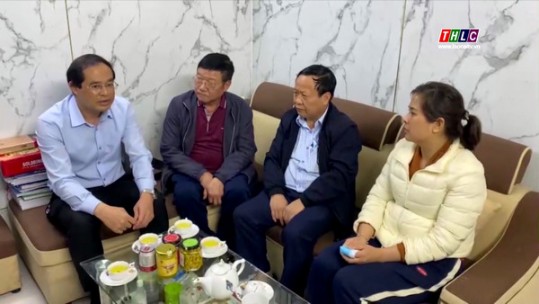 Chủ tịch UBND tỉnh Trịnh Xuân Trường thăm hỏi, động viên thân nhân thiếu tá Quách Văn Trường