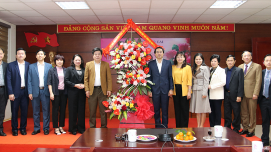 Lãnh đạo UBND tỉnh chúc mừng ngành Y tế nhân Ngày Thầy thuốc Việt Nam