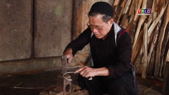 Khám phá di sản: Nghề chạm khắc bạc của người Mông Sa Pa (1/4/2023)