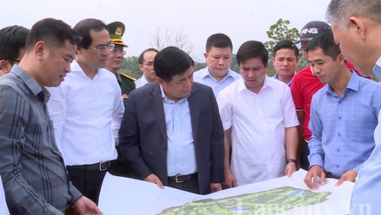 Bộ trưởng Bộ Kế hoạch và Đầu tư khảo sát dự án, khu vực quy hoạch trọng điểm của tỉnh Lào Cai
