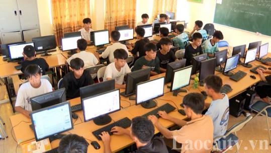 Trên 74% học sinh Lào Cai được tiếp cận với tin học