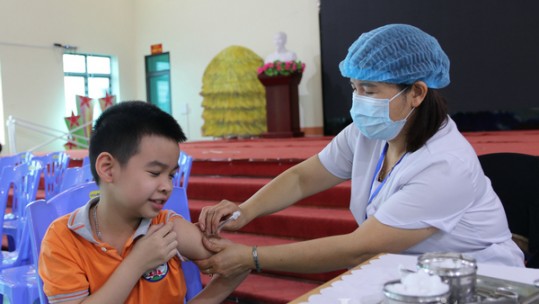 Ngành Y tế Lào Cai tăng cường công tác tiêm chủng vắc-xin phòng COVID-19