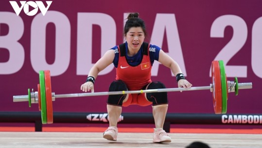Hoàng Thị Duyên giành Huy chương Đồng hạng 59 kg nữ môn cử tạ SEA Games 32