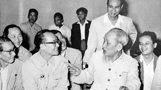 Di sản Hồ Chí Minh - Ngọn đuốc soi đường, tỏa sáng giá trị dân tộc và thời đại
