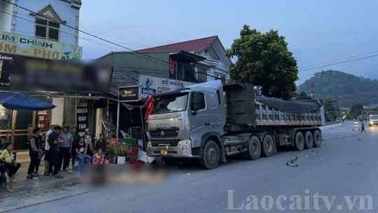 Tai nạn giao thông nghiêm trọng ở Bản Phiệt làm 2 người thiệt mạng, 1 người bị thương