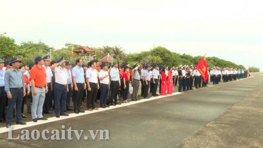 Hào hùng lễ chào cờ trên đảo Trường Sa