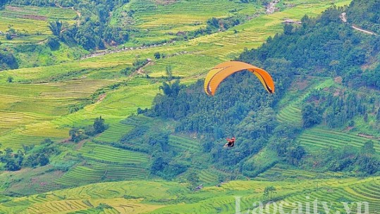 Khảo sát địa điểm bay dù lượn tại huyện Bát Xát