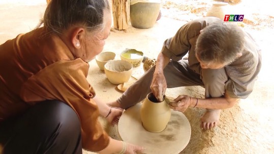 Lưu giữ nghề gốm truyền thống ở Mường Chanh – Sơn La