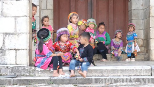 Lại gia tăng tình trạng chèo kéo, đeo bám du khách ở Sa Pa