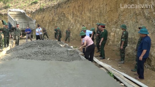 Trung đoàn 254 hành quân dã ngoại làm công tác dân vận