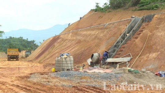 Triển khai thi công nút giao IC18 cao tốc Nội Bài - Lào Cai