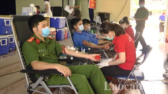Cán bộ, chiến sỹ Công an huyện Mường Khương hết mình trong hoạt động hiến máu nhân đạo