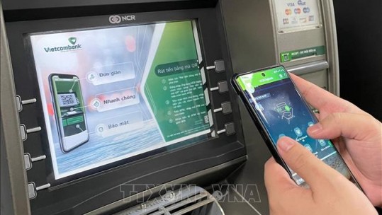 Từ nay có thể rút tiền liên ngân hàng trên ATM bằng mã QR