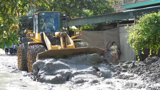 Kiểm tra, chỉ đạo khắc phục sự cố bục cống xả tràn hồ chứa bùn đuôi quặng