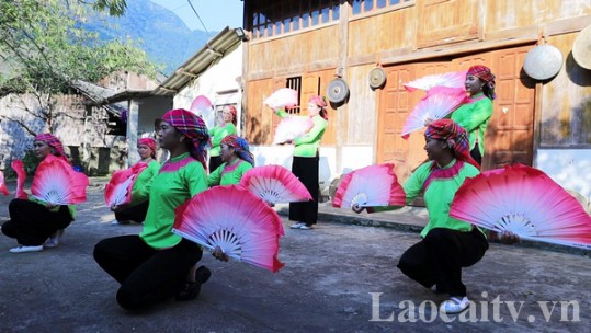 Sa Pa phát triển phong trào văn hóa, văn nghệ quần chúng ở các bản làng người Giáy