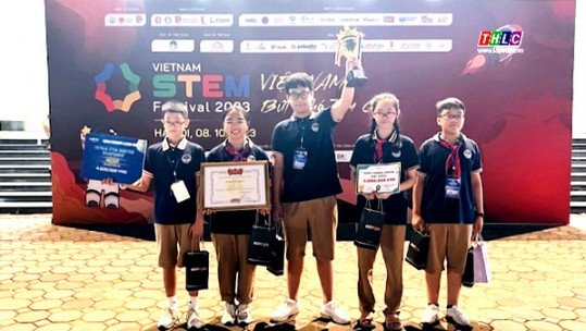 Học sinh thành phố Lào Cai giành cúp vô địch Cuộc thi Vietnam STEM Robotics Championship 2023