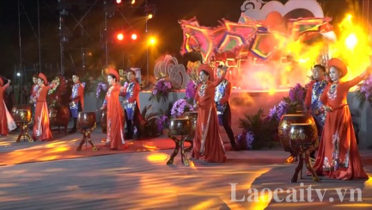 Festival và Lễ hội cơm mới đền Đông Cuông (Yên Bái) thu hút đông đảo du khách