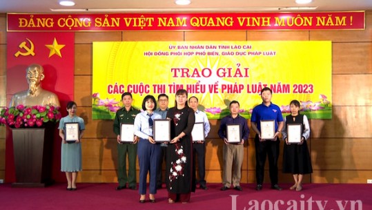 Trao giải cuộc thi tìm hiểu pháp luật và hòa giải viên 2023