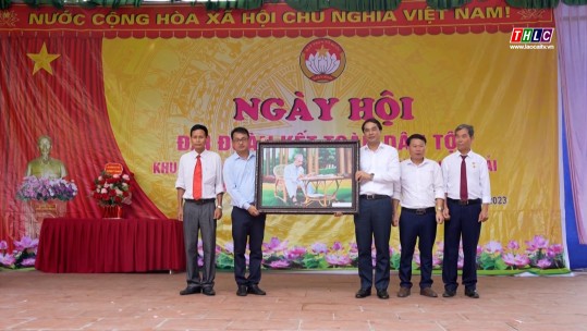 Chủ tịch UBND tỉnh Trịnh Xuân Trường dự Ngày hội Đại đoàn kết tại thị trấn Nông trường Phong Hải