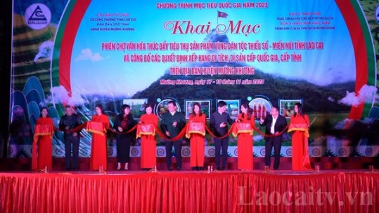 Khai mạc phiên chợ văn hoá huyện Mường Khương