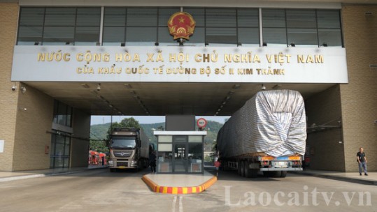 Xuất khẩu qua cửa khẩu Lào Cai: Cơ hội và thách thức