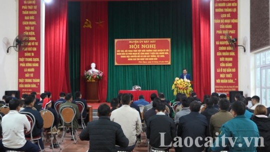 Huyện ủy Bát Xát tiếp xúc đối thoại với Nhân dân xã Phìn Ngan