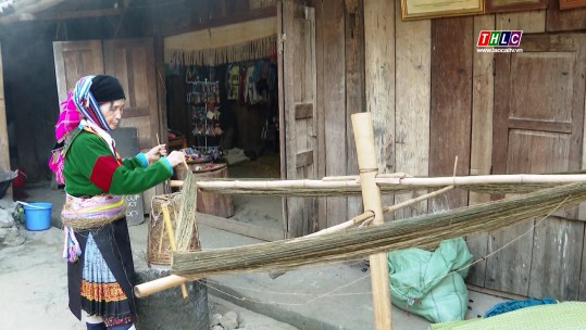 Quản Bạ (Hà Giang): Bảo tồn, phát huy nghề dệt lanh gắn với phát triển du lịch
