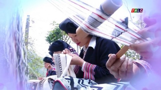 Nghệ thuật tạo hoa văn trên trang phục dân tộc Dao Tiền tại Sơn La