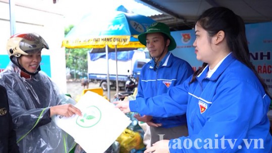 Mường Khương hưởng ứng chương trình “Tuổi trẻ Lào Cai chung tay chống rác thải nhựa”