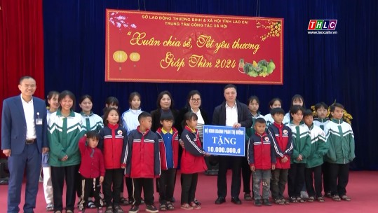 Trên 15.000 trẻ em của Lào Cai được nhận quà hỗ trợ dịp Tết Nguyên đán Giáp Thìn