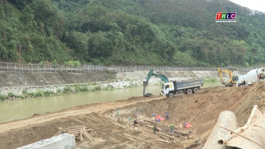 Triển khai dự án kè sông Nậm Thi