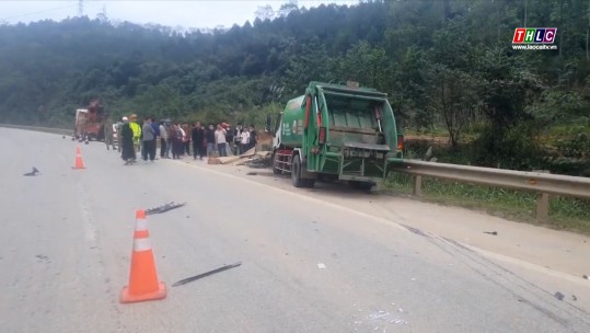 Tai nạn giao thông đặc biệt nghiêm trọng trên cao tốc Nội Bài - Lào Cai, 4 người tử vong
