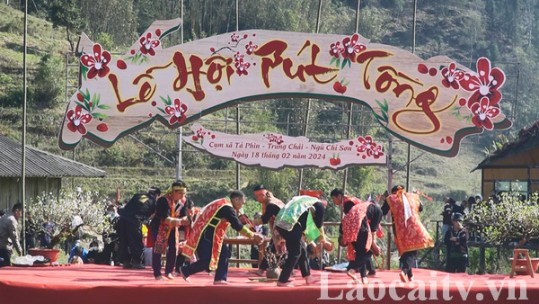 Lễ hội Pút Tồng xã Tả Phìn, thị xã Sa Pa hấp dẫn du khách