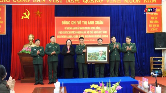 Phó Chủ tịch nước Võ Thị Ánh Xuân thăm, tặng quà cán bộ, Nhân dân huyện Mường Khương