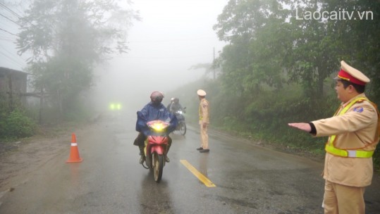 Cảnh bảo nguy cơ mất an toàn khi lưu thông trên đoạn đường sương mù