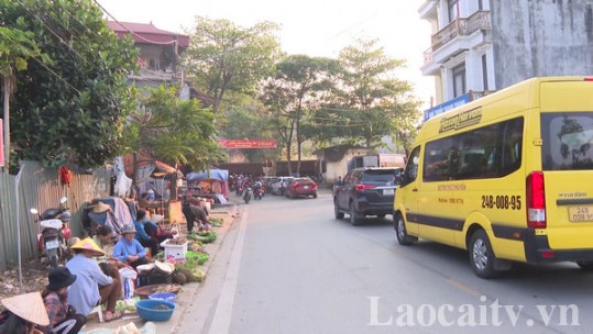 Họp chợ gây ùn tắc giao thông ở đường Hoàng Sào: Phường Pom Hán cần xử lý dứt điểm