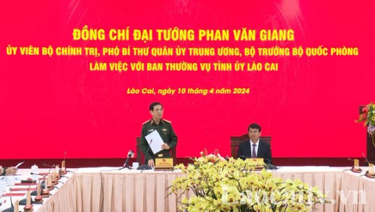 Bộ trưởng Bộ Quốc phòng Phan Văn Giang làm việc với Ban Thường vụ Tỉnh ủy Lào Cai