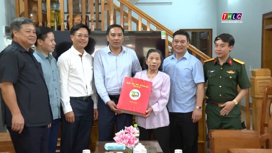 Phó Bí thư Tỉnh ủy Hoàng Giang thăm, tặng quà tri ân các chiến sĩ Điện Biên