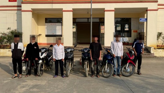 Công an huyện Si Ma Cai xử phạt phụ huynh giao xe máy cho con điều khiển khi chưa đủ tuổi