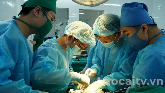 Bệnh viện Đa khoa tỉnh Lào Cai phẫu thuật thành công cắt u thần kinh nội tiết, kích thước lớn, hiếm gặp