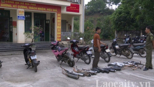 Gia Phú: Vận động người dân tự nguyện tháo pô tự chế gắn trên xe mô tô