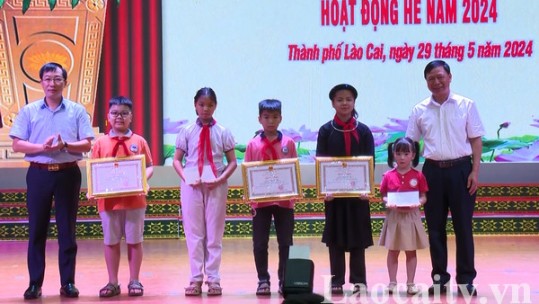 Thành phố Lào Cai và huyện Bảo Thắng tuyên dương, khen thưởng học sinh, sinh viên tiêu biểu