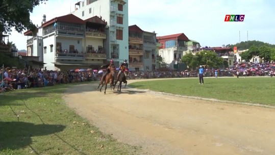 87 nài ngựa tham gia Giải đua ngựa truyền thống huyện Bắc Hà mở rộng