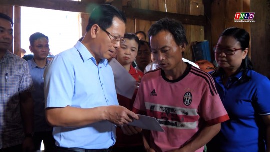 Phó Chủ tịch Thường trực UBND tỉnh Hoàng Quốc Khánh thăm hỏi, hỗ trợ gia đình có nạn nhân bị lũ cuốn trôi tại Văn Bàn