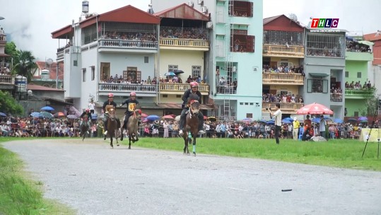 Kịch tính Giải đua ngựa truyền thống huyện Bắc Hà năm 2024