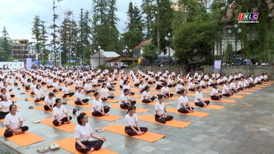 Đồng diễn chào mừng Ngày quốc tế Yoga lần thứ X