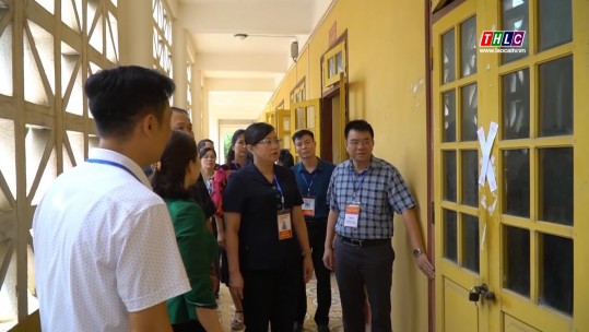 Phó Chủ tịch UBND tỉnh Giàng Thị Dung kiểm tra công tác chuẩn bị thi tốt nghiệp THPT tại Bảo Thắng