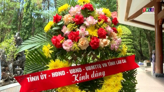 Đoàn đại biểu tỉnh Lào Cai dâng hương tại Khu di tích lịch sử Ngã ba Đồng Lộc